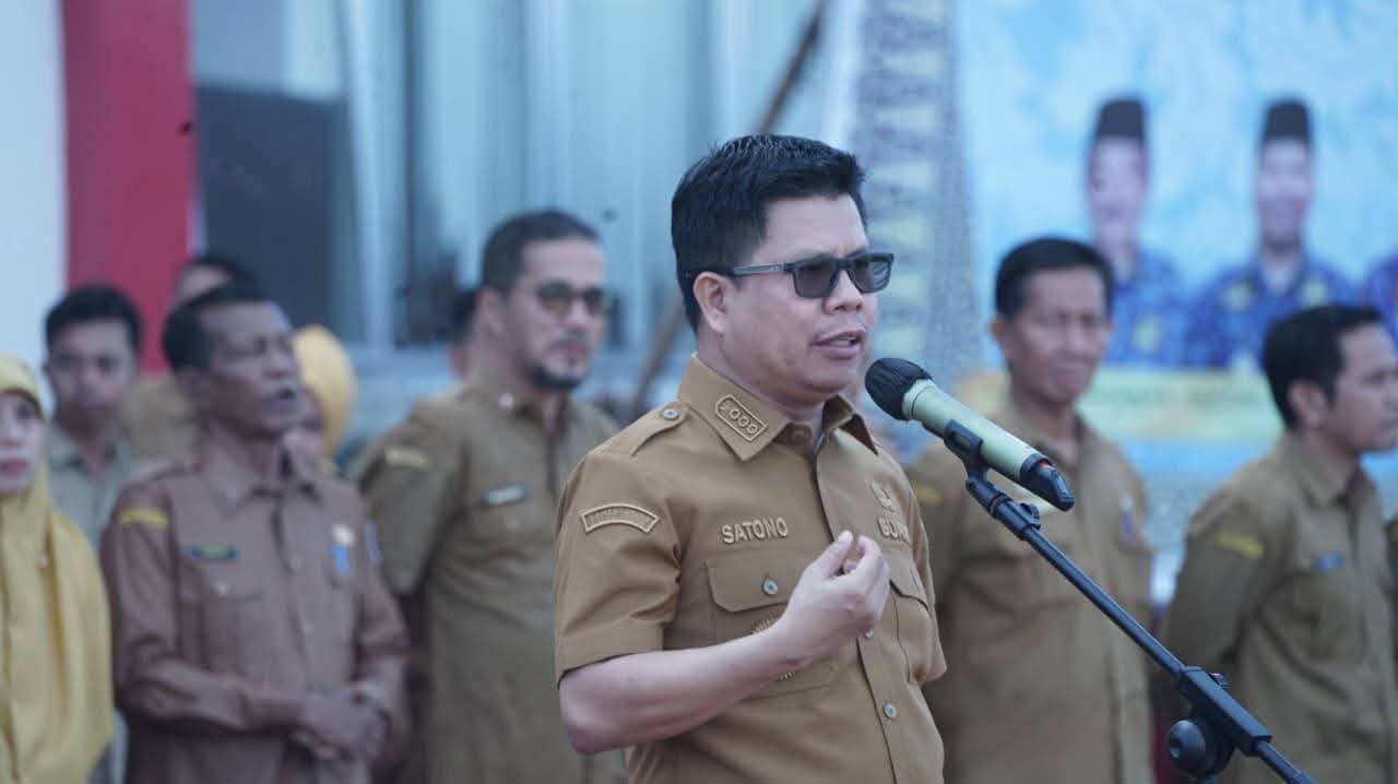 BERIKAN KABAR GEMBIRA SAAT APEL GABUNGAN, SATONO INGATKAN ASN DAN NON ASN PEMDA SAMBAS UNTUK JAGA AMANAH DAN DISIPLIN