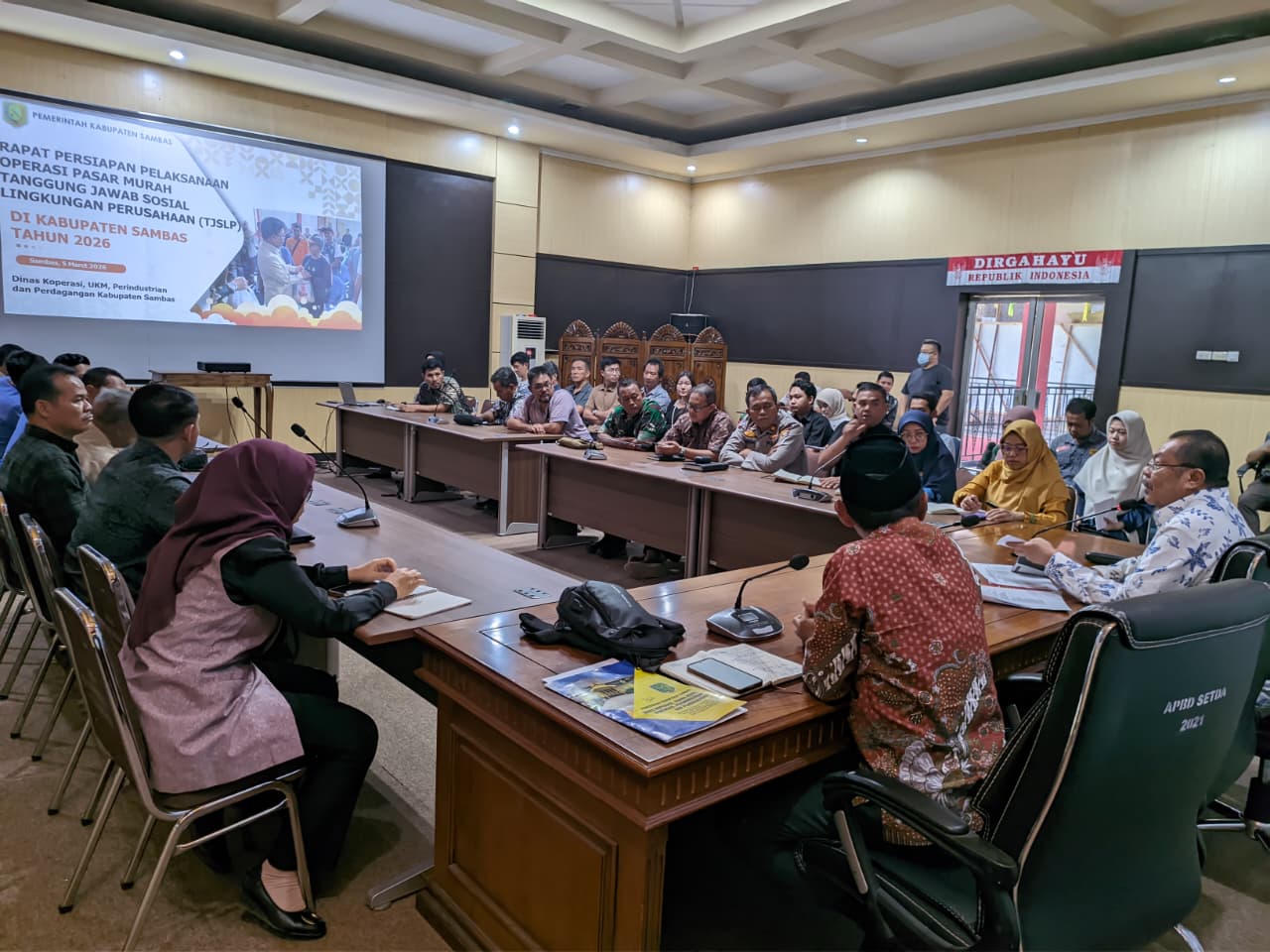Pemda Sambas Gelar Rapat Koordinasi OPM Jelang HBKN : Sinergi Pemerintah dan Mitra dalam Menjaga Akses Bahan Pokok Masyarakat Jelang