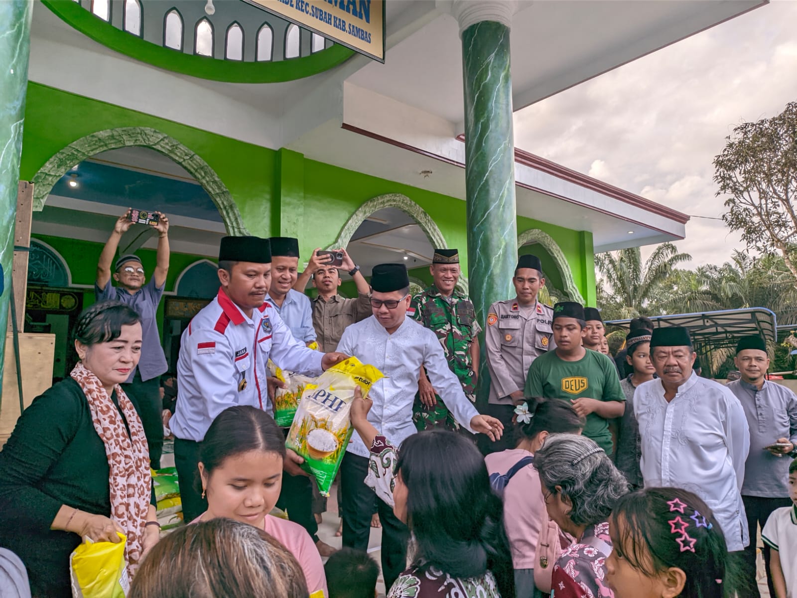 Bupat Satono tutup Safari Ramadhan 1447 di Mensade, Apresiasi Toleransi dan kebersamaan Warga