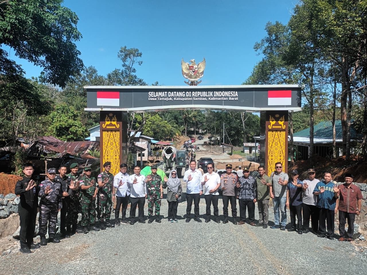 Kemenko Polkam Tinjau Perbatasan Sambas, Bupati Perkuat Sinergi Pengelolaan Kawasan RI–Malaysia